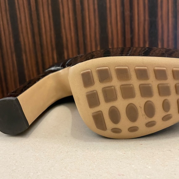 BOTTEGA VENETA MOSTRA 145 CROC-EFFECT LEATHER PLATFORM PUMPS - Picture 5 of 5